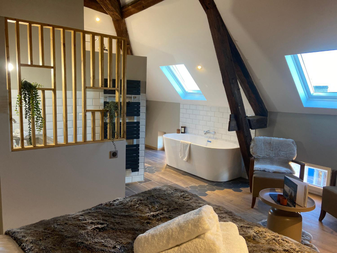 Bathroom 3, LA TOUR YVELINE, Drôme