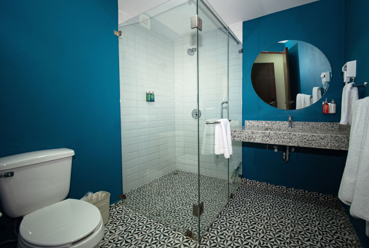 Bathroom 4, Vista Express Guadalajara Expo SureStay Collection by BW, Zapopan