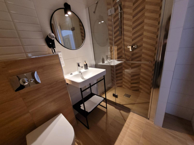 Bathroom 2, Good Sleep, Olesno