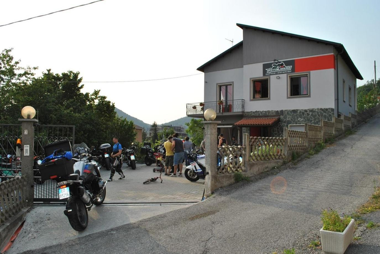 Others 4, Italian Piston House Sport Moto Rent, Savona