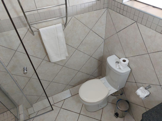 Bathroom 12