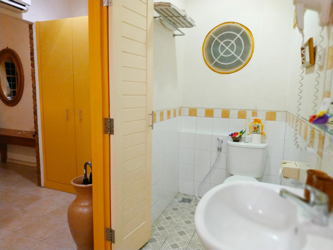 Bathroom 7