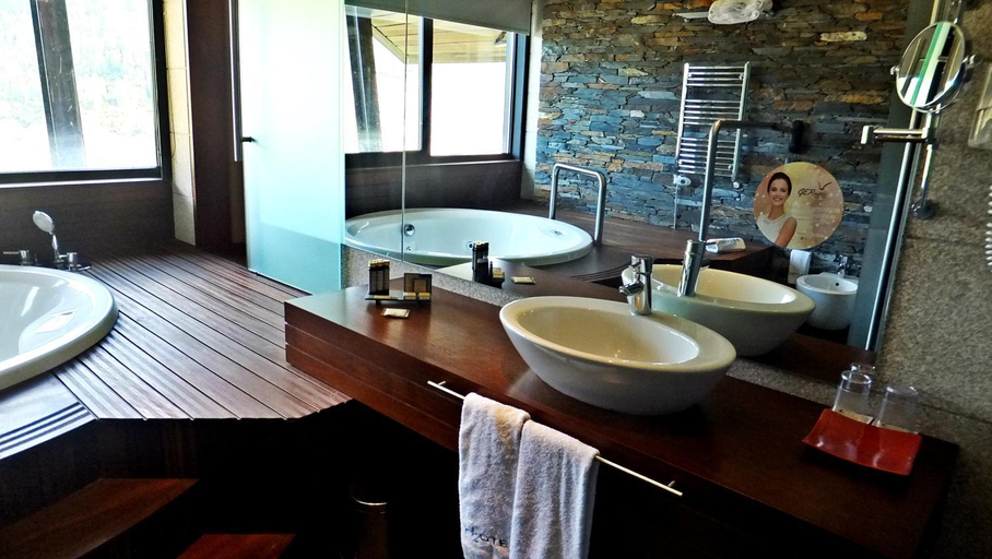 Bathroom 4, H2otel Congress & Medical SPA, Covilhã