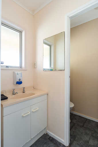 Bathroom, Golden Bay Motel, Tasman