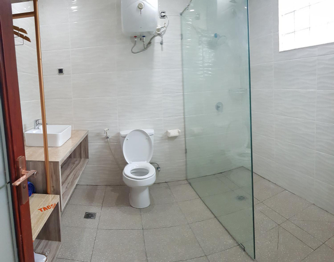 Bathroom 9