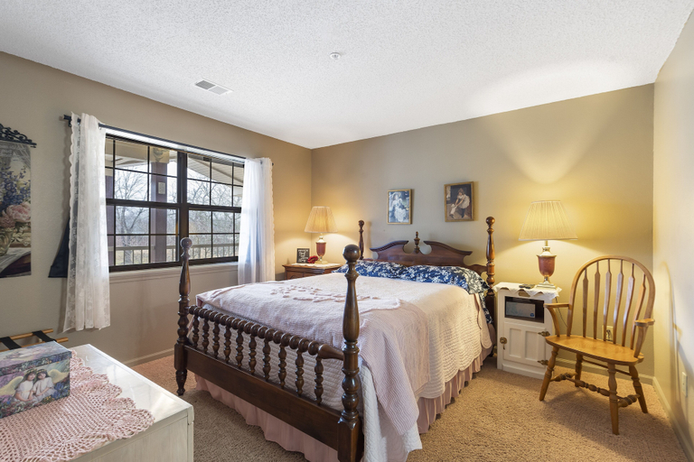 Bedroom 2, Jim and Roses Cozy Condo 15 Min to Downtown!, Taney
