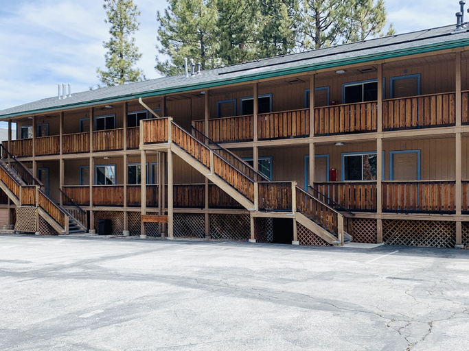 Exterior & Views 2, Snow Bear Lodge, San Bernardino