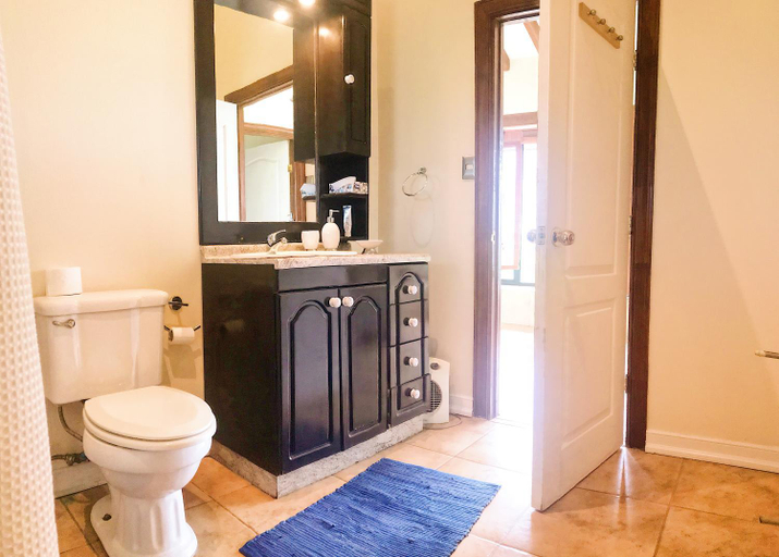 Bathroom 2, South Landing Inn, Biobío