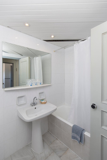 Bathroom, Samaina Port, North Aegean