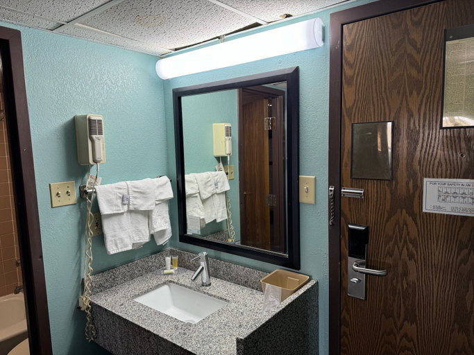 Bathroom 3, Super 8 by Wyndham Blytheville, Mississippi