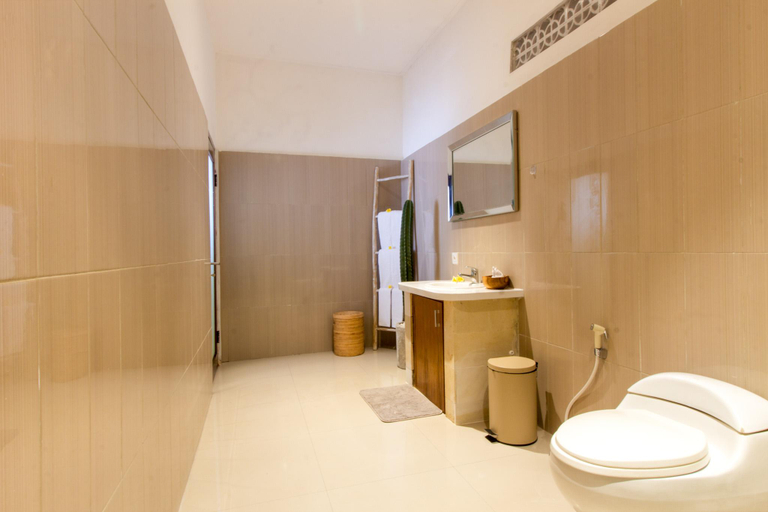 Bathroom 3, CASTELU | 3BR peacefully villa in jl bidadari, Badung