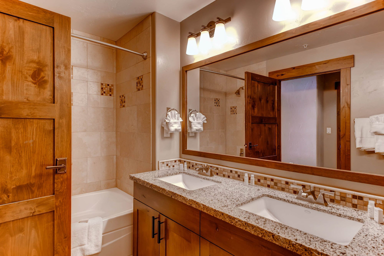 Bathroom 5, Trailhead Lodge, Routt