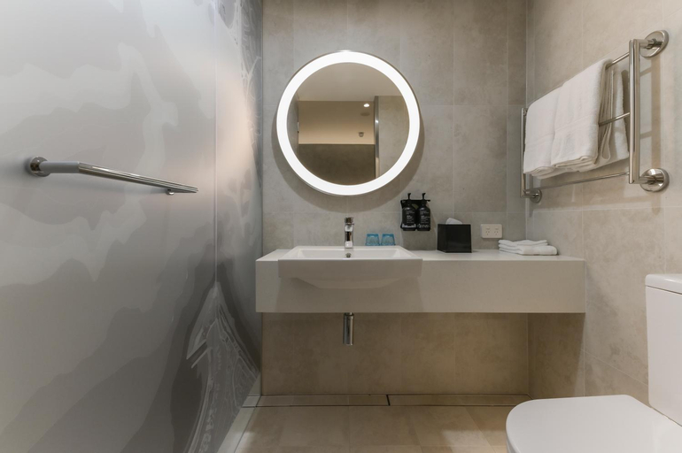 Bathroom 25