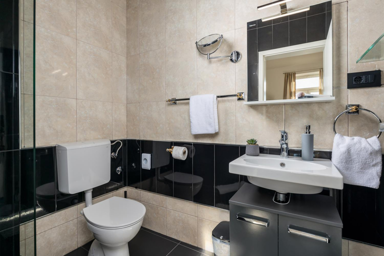 Bathroom 3, Continentale - Deluxe Rooms, Rijeka