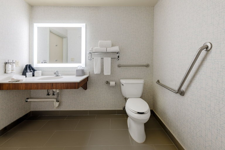 Bathroom 5, Holiday Inn Express & Suites EDMONTON SOUTH by IHG, Division No. 11