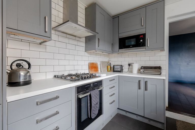 Others 5, Trendy 2BD House 5 Mins From Willesden Junction!, London