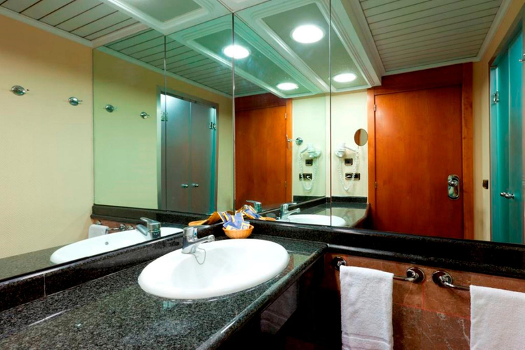 Bathroom, Gran Hotel Bali, Alicante