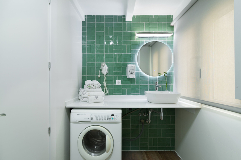 Bathroom 5, Roisa Centro, Madrid