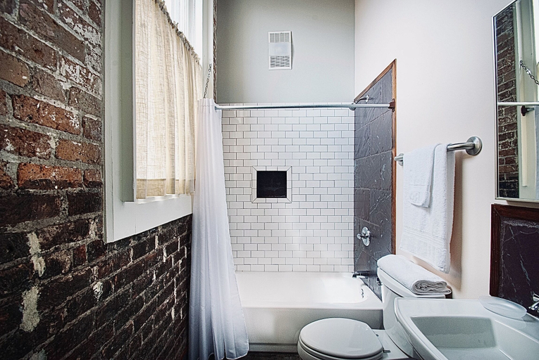 Bathroom 4, Inn at the Old Jail, Orleans