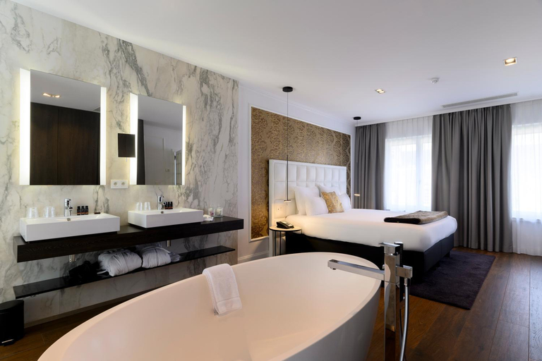 Bathroom 4, Hotel Rubens-Grote Markt, Antwerpen