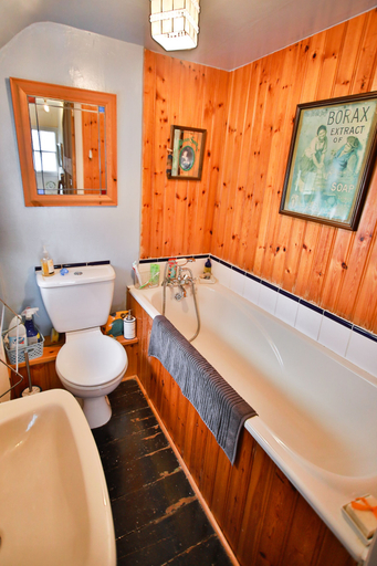 Bathroom, The Captains Cottage, East Sussex