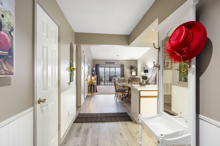 Others 5, Jim and Roses Cozy Condo 15 Min to Downtown!, Taney