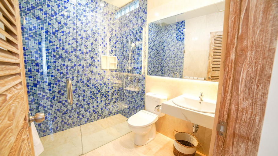 Bathroom 4, Sanur Apartments, Denpasar