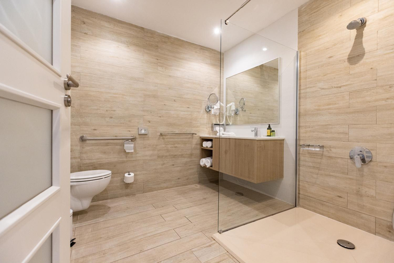 Bathroom 5, Salini Resort