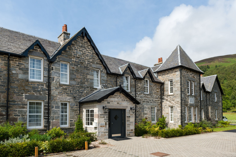 Exterior & Views