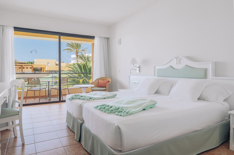 Bedroom 3, Iberostar Waves Playa Gaviotas -All Inclusive, Las Palmas