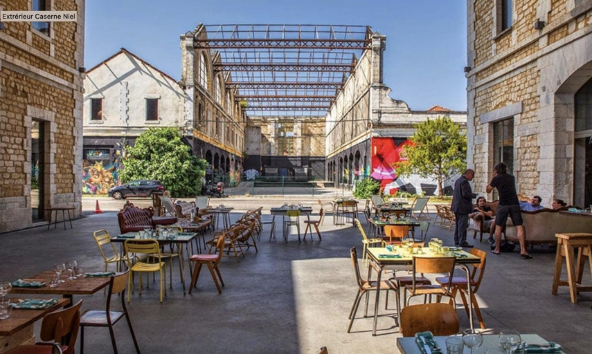 Restaurant, Chambre Darwin SDB WC et Terrasse prives, Gironde