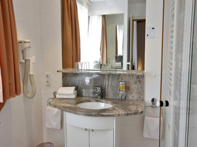 Bathroom 2, Schwarzwaldgasthof Hotel Schwanen, Schwarzwald-Baar-Kreis