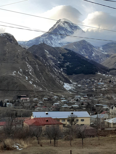 Others 4, Bana, Kazbegi