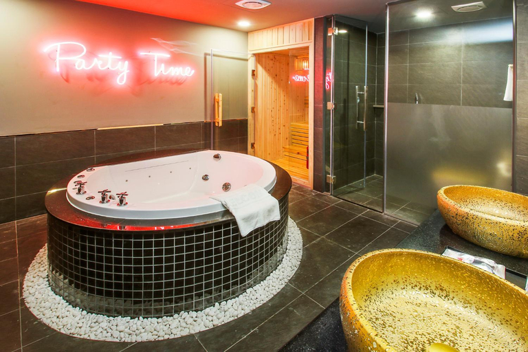Bathroom 4, Eros Hotel 2 - Love Hotel, District 3