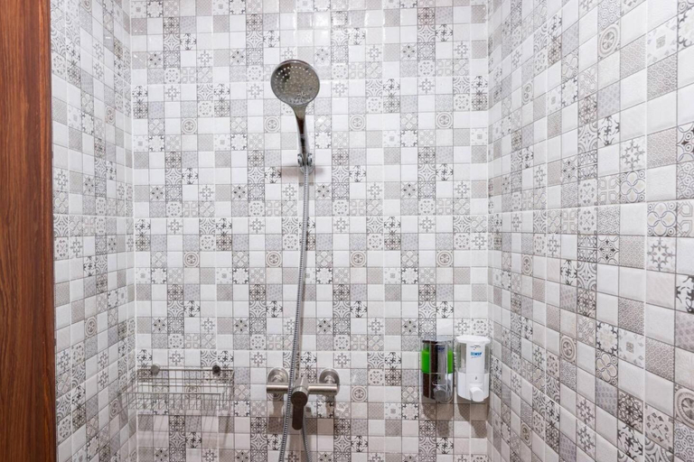 Bathroom 5, Mangkon Hostel, Khlong San