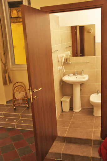 Bathroom 5, Il Verrocchio, Florence