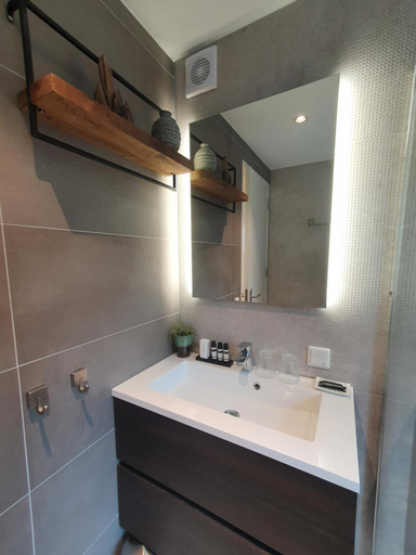 Others 5, Bed and Breakfast en Studio Het Atelier, Goirle