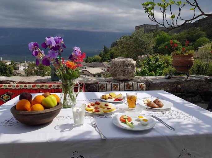 Food & Drinks 5, Konaku Guest house, Gjirokastrës