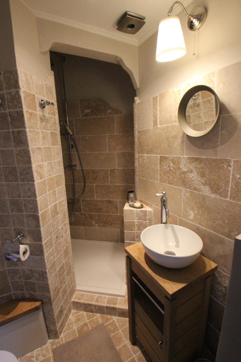 Bathroom 2, Chateau de Ruesnes, Nord