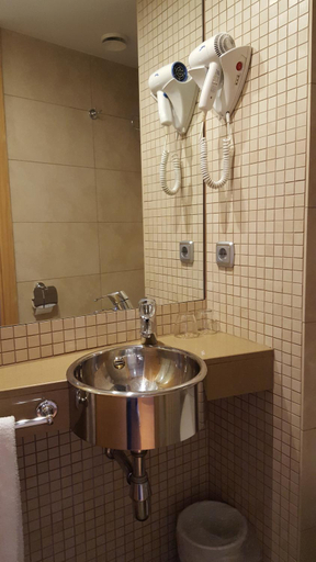 Bathroom 4, Espel