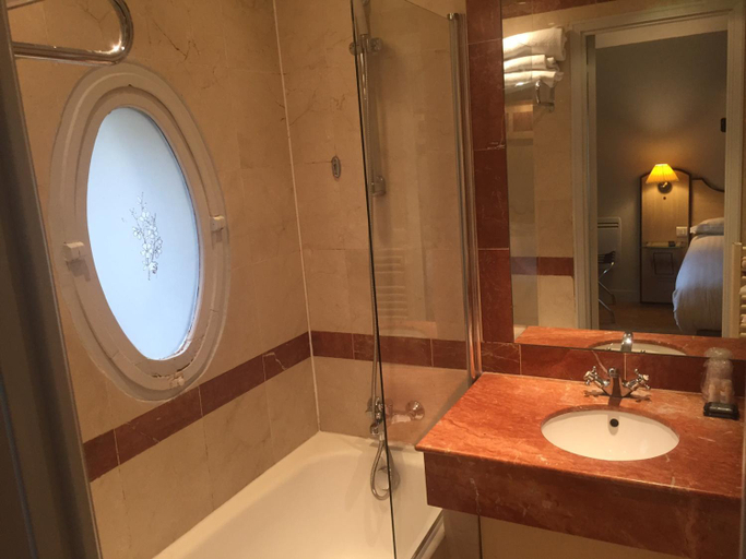 Bathroom 5, Hotel Unic Renoir Saint Germain, Paris