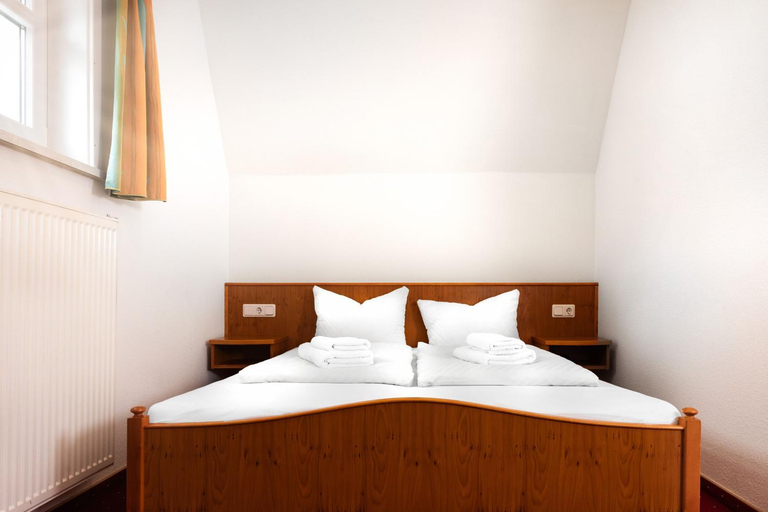 Others 2, Hotel Waldschlosschen, Schmalkalden-Meiningen