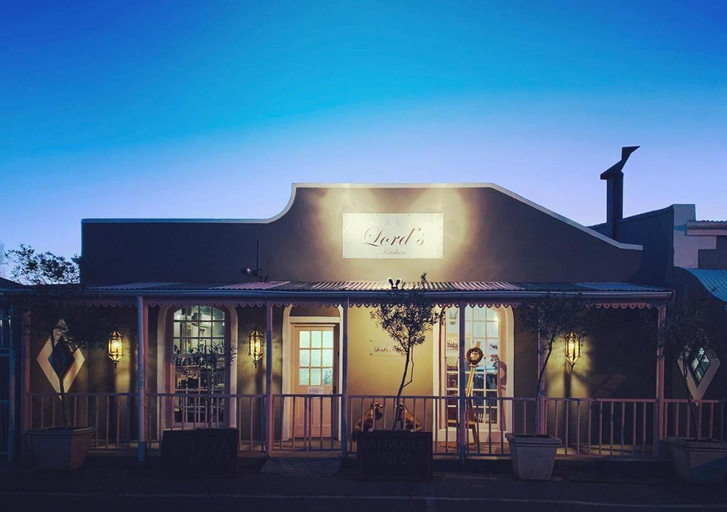 5, LORD CARNARVON Small Hotel, Pixley ka Seme
