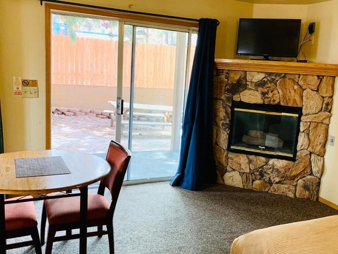 Others 4, Snow Bear Lodge, San Bernardino