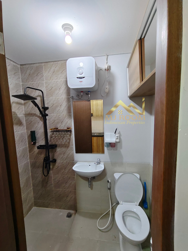 Bathroom, Studio Exclusive Transpark Juanda By MM Property, Bekasi