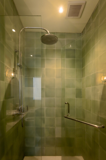 Bathroom 16