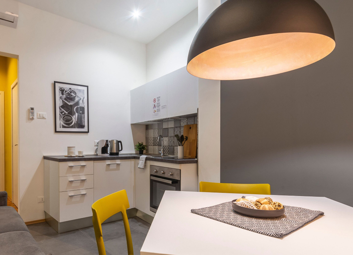 Others 5, Ghiberti - Tram apartment for 4 Guests, Trieste