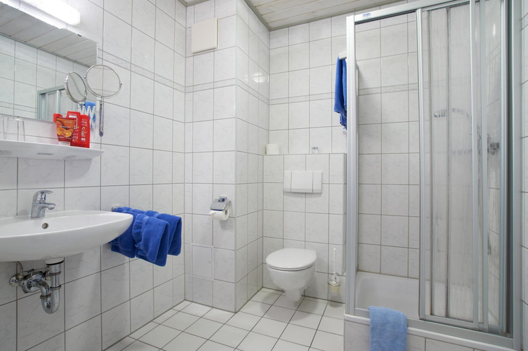 Bathroom, Pension Martinus, Kelheim