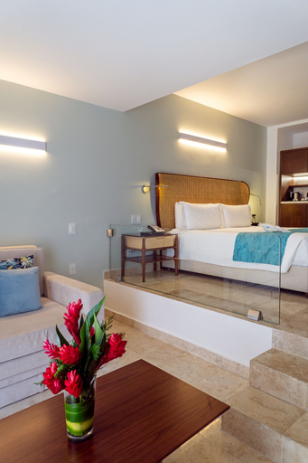 Bedroom 4, Sunset Royal Beach Resort - All Inclusive, Benito Juárez