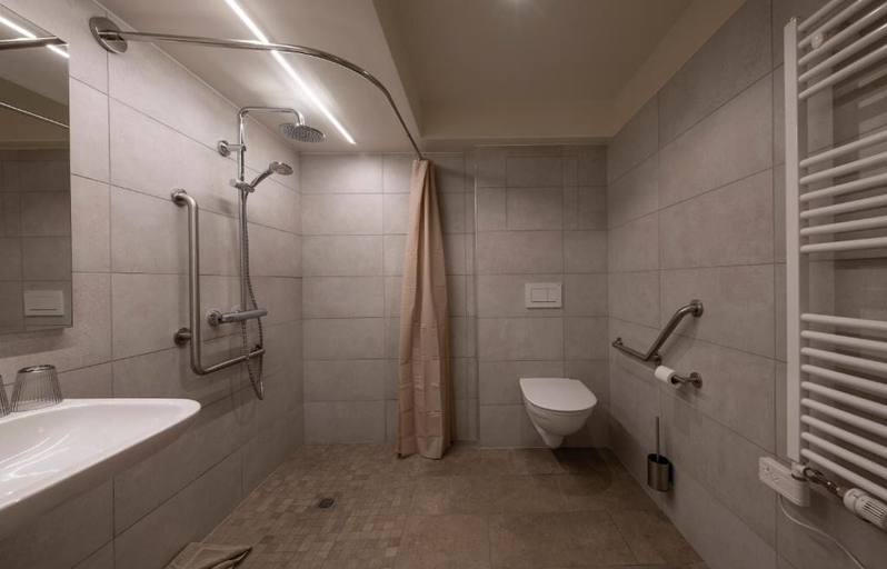 Bathroom 5, Hotel du Domaine Saint Loup, Haut-Rhin